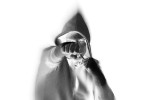Jugendlicher mit Kapuze schlägt mit der Faust zu