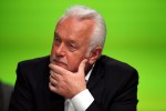 Politiker Wolfgang Kubicki in nachdenklicher Pose