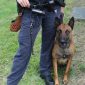 Polizistin mit Hund