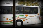 Schulbus mit Schülern