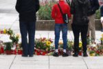 Blumen an der Stelle, an der Daniel H. erstochen wurde