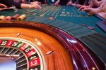 Roulette-Tisch mit Spielern