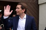 Sebastian Kurz winkt