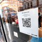 Barcode für Luca-App an einem Modegeschäft