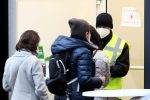 Menschen im Impfzentrum