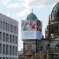 Plakate für Impfkampagne am Berliner Dom