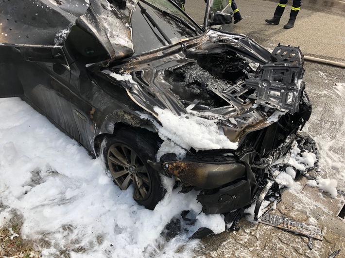 Schweigen-Rechtenbach: Auto komplett ausgebrannt - Pfalz-Express