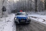 Polizeiauto im Schnee