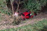 Auto im Bach