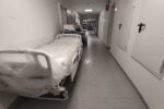 Krankenhausflur mit Betten