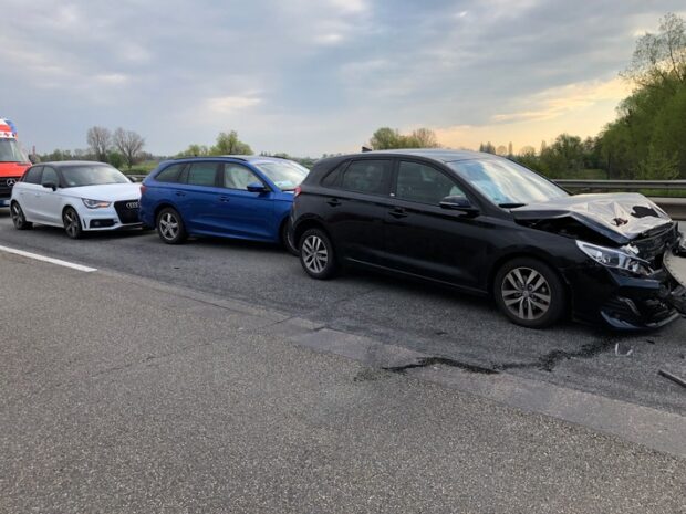 Unfall auf A65 bei Edenheim: Mehrere Fahrzeuge aufeinander aufgefahren