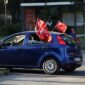Auto mit türkischer Flagge