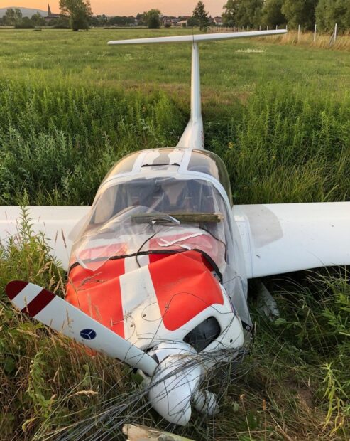 Bruchlandung Schweighofen beschädigtes Flugzeug