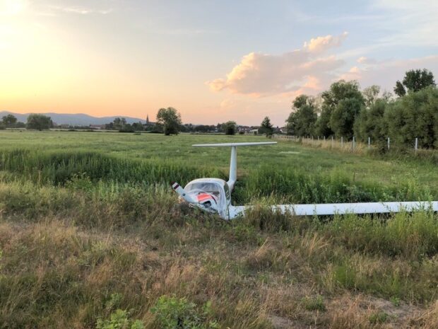 Bruchlandung Schweighofen beschädigtes Flugzeug