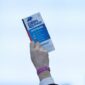 AfD-Europawahlversammlung ein Flyer wird hochgehalten