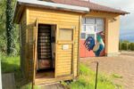 Defekter Eierautomat mit Kunsthahn